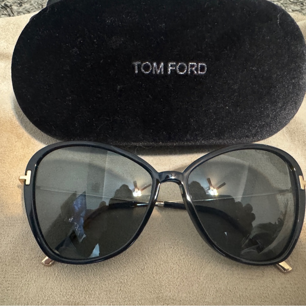 Tom Ford Elegant Black Sunglasses